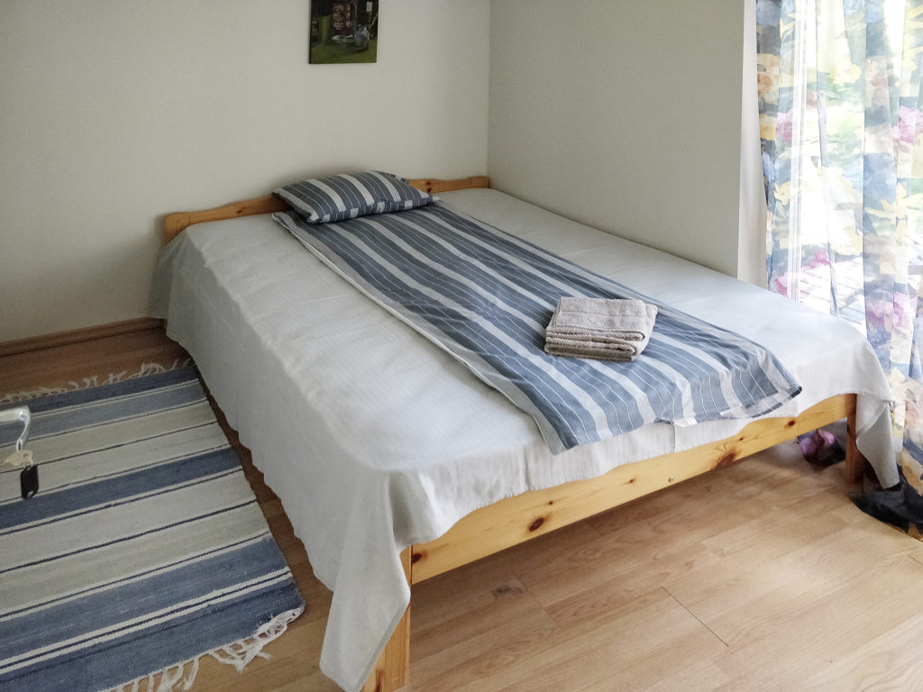 Väike magamistuba sissepääsu tasapinnal | Small bedroom on the ground floor