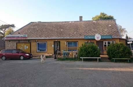 Kaberneeme pood ja Pootsmani suvekohvik | Grocery store and Pootsman's summer cafe.