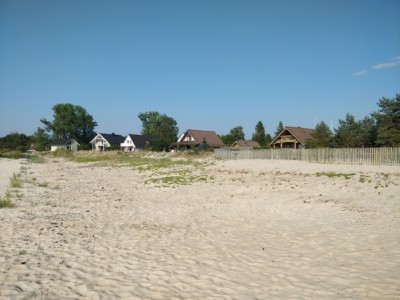 Vaade külale poolsaare läänepoolselt kaldalt | View to the village from the peninsula's western seashore.