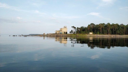 Vaade Kaberneeme poolsaarele merelt | View to the Kaberneeme peninsula from the sea.